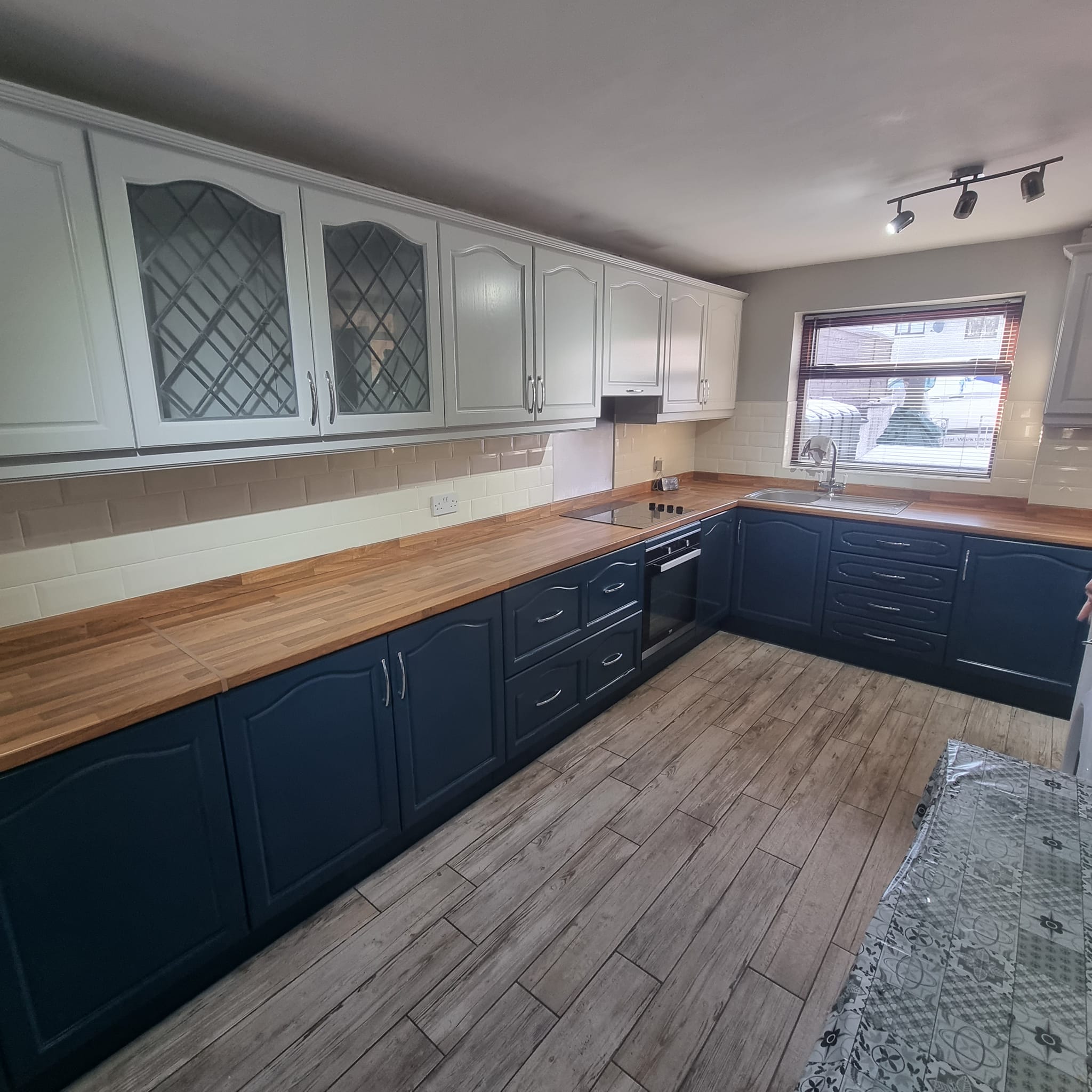Kitchen spraying Belfast services delivering affordable alternatives to full kitchen replacements.